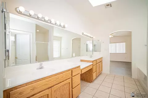 Bath - 14839 E 54 St, Yuma, AZ 85367 photo 2 of 5