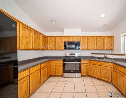 Kitchen - 14839 E 54 St, Yuma, AZ 85367 photo 3 of 4