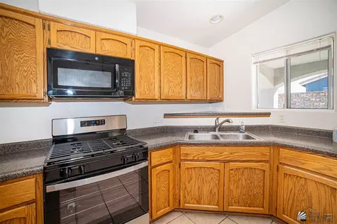 Kitchen - 14839 E 54 St, Yuma, AZ 85367 photo 4 of 4