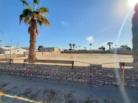 E 35 Pl, Yuma, AZ 85367 photo 2