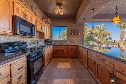 Kitchen - 6670 E Mountain View Pl, Yuma, AZ 85365 photo 4 of 4