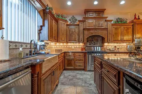 Kitchen - 6670 E Mountain View Pl, Yuma, AZ 85365 photo 3 of 4