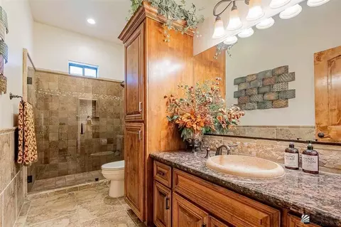 Bath - 6670 E Mountain View Pl, Yuma, AZ 85365 photo 5 of 6