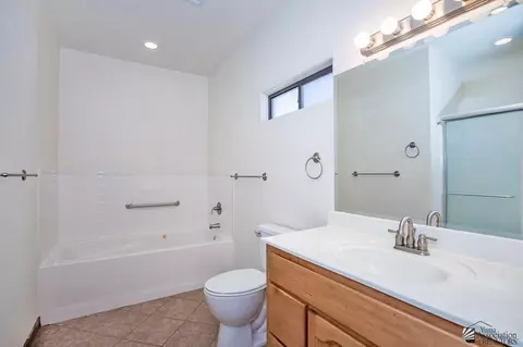 Bath - 13123 E 53 Dr, Yuma, AZ 85367 photo 1 of 3