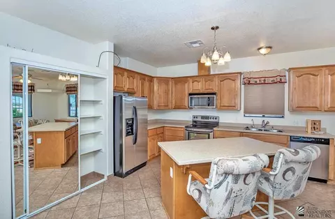 Kitchen - 13123 E 53 Dr, Yuma, AZ 85367 photo 4 of 5