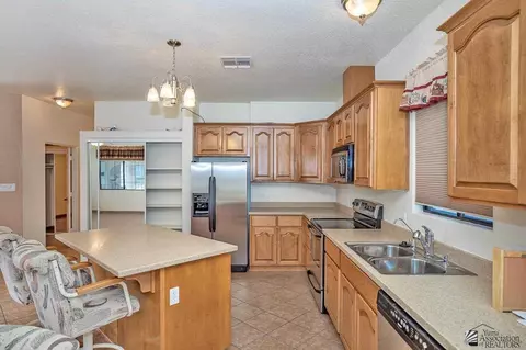 Kitchen - 13123 E 53 Dr, Yuma, AZ 85367 photo 2 of 5