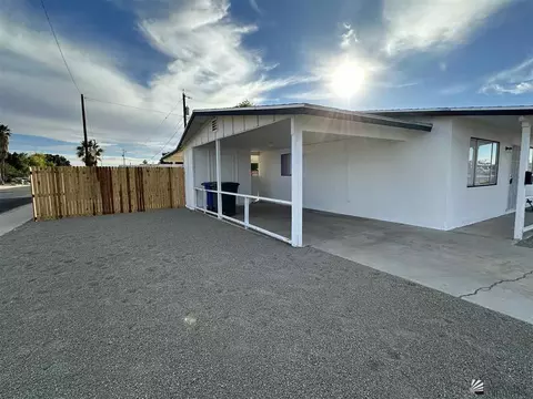 815 E 25 St, Yuma, AZ 85365 photo 2