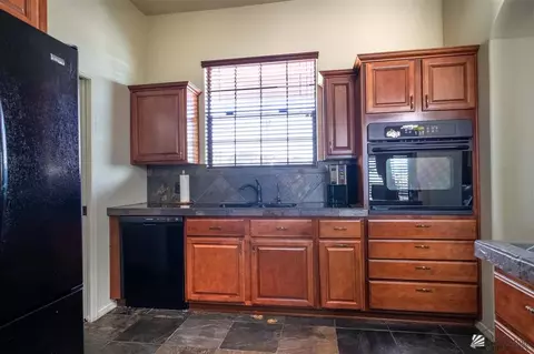 Kitchen - 14848 E 46 Loop, Yuma, AZ 85367 photo 2 of 3