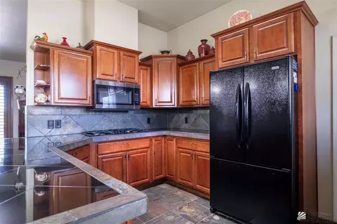 Kitchen - 14848 E 46 Loop, Yuma, AZ 85367 photo 3 of 3