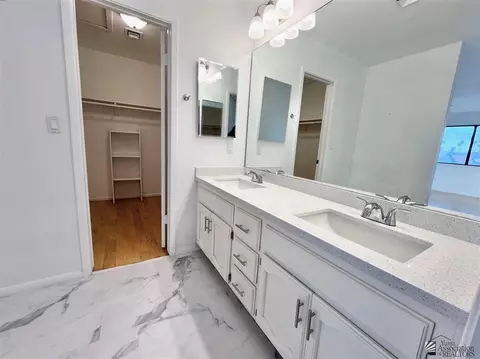 Bath - 2255 E 26 Way, Yuma, AZ 85365 photo 3 of 4