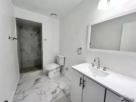 Bath - 2255 E 26 Way, Yuma, AZ 85365 photo 1 of 4