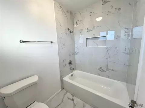 Bath - 2255 E 26 Way, Yuma, AZ 85365 photo 4 of 4