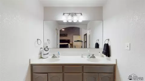 Bath - 10175 E 37 Pl, Yuma, AZ 85364 photo 2 of 2