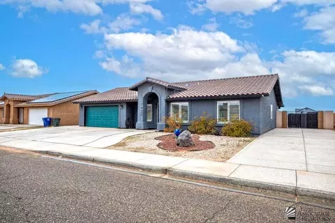 Exterior - 7920 E 42 Pl, Yuma, AZ 85365 photo 2 of 8