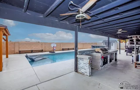 Exterior - 7920 E 42 Pl, Yuma, AZ 85365 photo 4 of 8