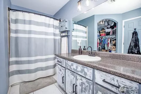 Bath - 7920 E 42 Pl, Yuma, AZ 85365 photo 1 of 3