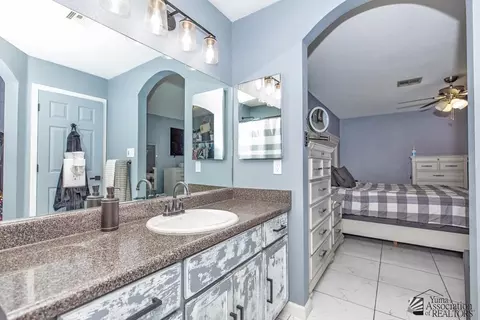 Bath - 7920 E 42 Pl, Yuma, AZ 85365 photo 2 of 3