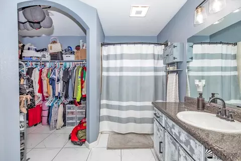 Bath - 7920 E 42 Pl, Yuma, AZ 85365 photo 3 of 3