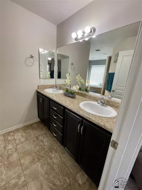 Bath - 11661 E 36 St, Yuma, AZ 85367 photo 2 of 5