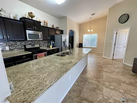 Kitchen - 11661 E 36 St, Yuma, AZ 85367 photo 3 of 5