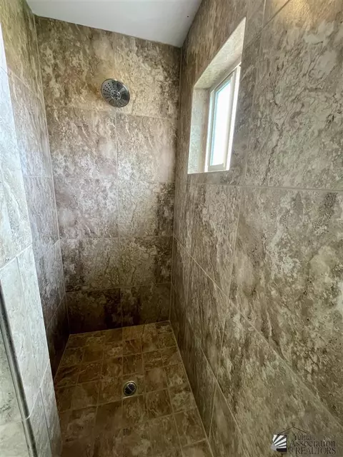 Bath - 11661 E 36 St, Yuma, AZ 85367 photo 4 of 5
