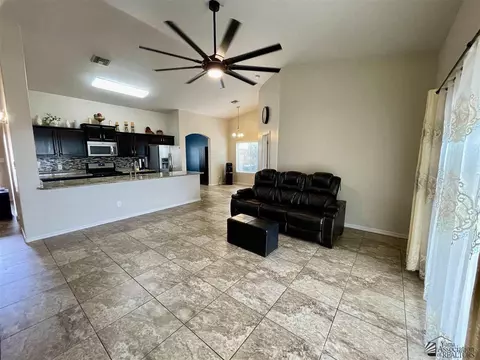 Living - 11661 E 36 St, Yuma, AZ 85367 photo 1 of 1