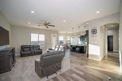 Living - 3690 S Eagle Dr, Yuma, AZ 85365 photo 1 of 4