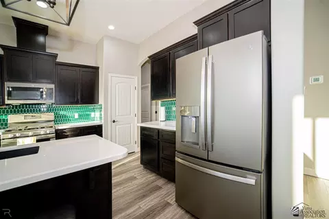 Kitchen - 3690 S Eagle Dr, Yuma, AZ 85365 photo 3 of 3