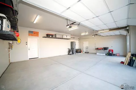 Exterior - 3690 S Eagle Dr, Yuma, AZ 85365 photo 4 of 12