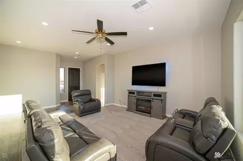 Living - 3690 S Eagle Dr, Yuma, AZ 85365 photo 3 of 4