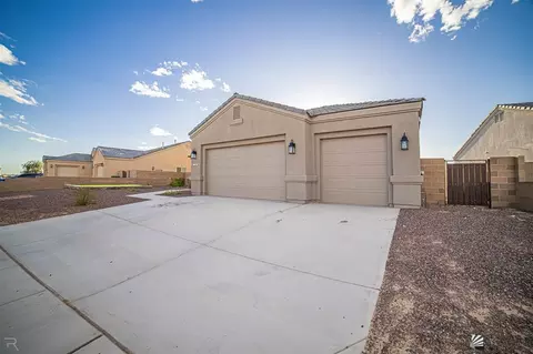 Exterior - 3690 S Eagle Dr, Yuma, AZ 85365 photo 6 of 12