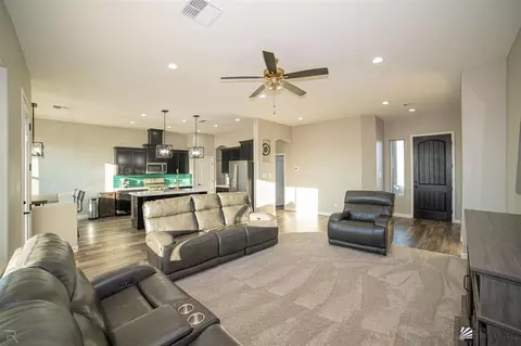 Living - 3690 S Eagle Dr, Yuma, AZ 85365 photo 4 of 4