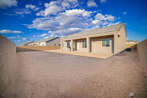 Exterior - 3690 S Eagle Dr, Yuma, AZ 85365 photo 10 of 12