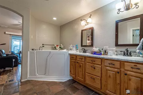 Bath - 11677 E 26 St, Yuma, AZ 85367 photo 2 of 3