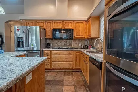 Kitchen - 11677 E 26 St, Yuma, AZ 85367 photo 2 of 2