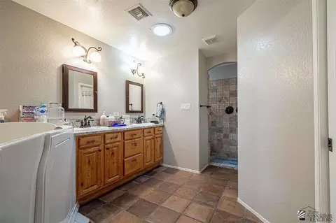 Bath - 11677 E 26 St, Yuma, AZ 85367 photo 1 of 3