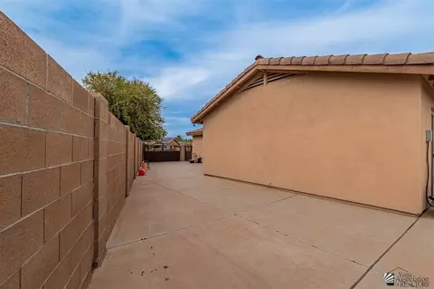 Exterior - 11677 E 26 St, Yuma, AZ 85367 photo 10 of 12