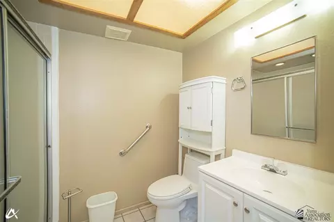 Bath - 1416 E Sunset Ct, Yuma, AZ 85365 photo 4 of 4