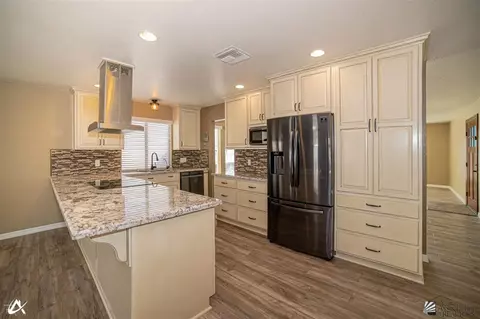 Kitchen - 1416 E Sunset Ct, Yuma, AZ 85365 photo 2 of 2