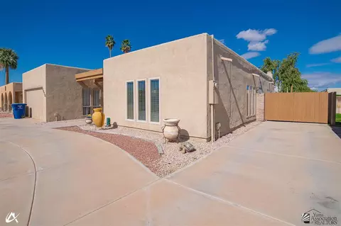 Exterior - 1416 E Sunset Ct, Yuma, AZ 85365 photo 4 of 6