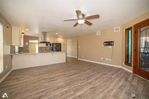 Living - 1416 E Sunset Ct, Yuma, AZ 85365 photo 3 of 4