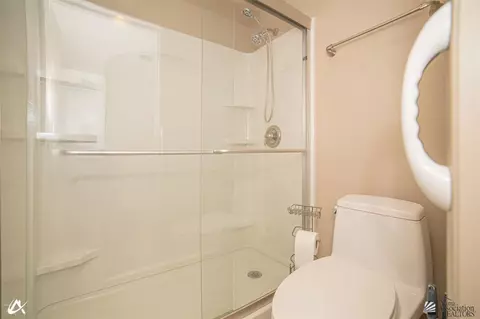 Bath - 1416 E Sunset Ct, Yuma, AZ 85365 photo 1 of 4