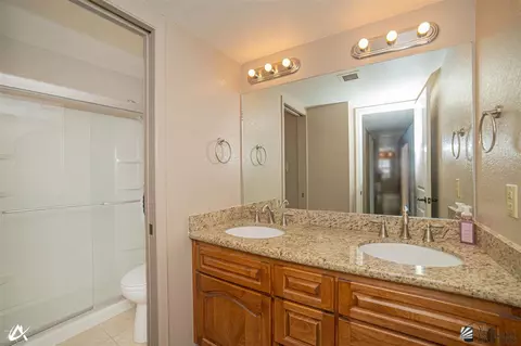 Bath - 1416 E Sunset Ct, Yuma, AZ 85365 photo 2 of 4