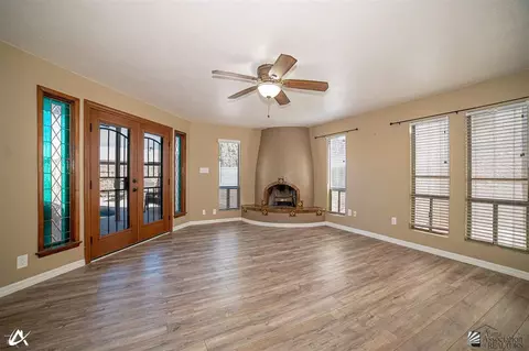 Living - 1416 E Sunset Ct, Yuma, AZ 85365 photo 2 of 4
