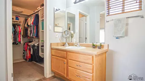 Bath - 13745 E 45 Dr, Yuma, AZ 85367 photo 4 of 6