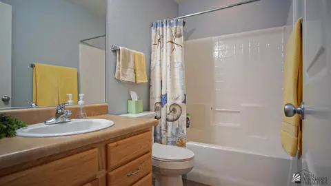 Bath - 13745 E 45 Dr, Yuma, AZ 85367 photo 1 of 6