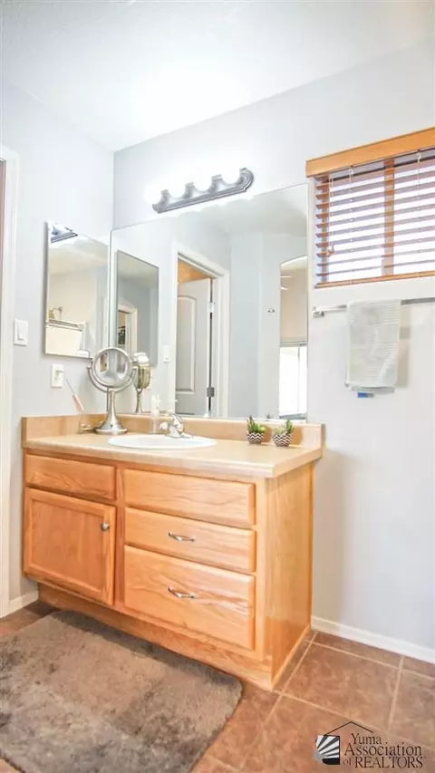 Bath - 13745 E 45 Dr, Yuma, AZ 85367 photo 5 of 6