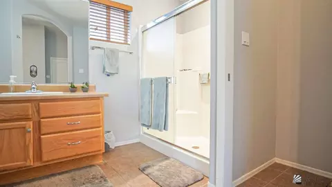 Bath - 13745 E 45 Dr, Yuma, AZ 85367 photo 3 of 6