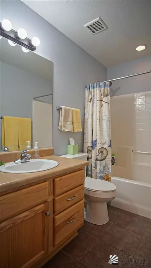 Bath - 13745 E 45 Dr, Yuma, AZ 85367 photo 2 of 6