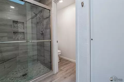 Bath - 3534 E Rubio Ln, Yuma, AZ 85365 photo 2 of 3